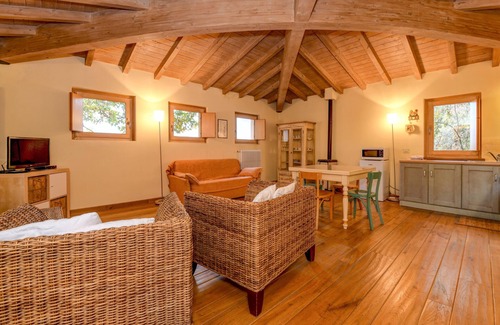 Gavardo Apartment | Stylish Apartment Torretta in Agriturismo Colleincanto