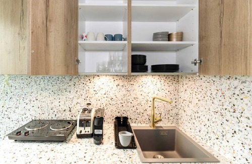 South Bonnevoie Apartment | Stylish Apartment w/Full Kitchen & Workspace