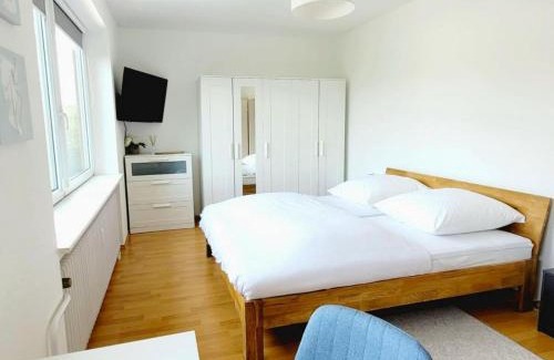 Heppens Apartment | Stylish Apartment with Balcony