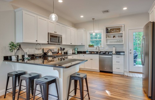 Arundel Cottage | Stylish Arundel Cottage, 6 Mi to Dock Square!
