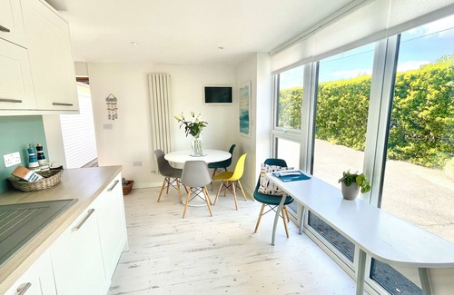 Challaborough Cottage | Stylish Beach Cottage Sleeps 4, just 85 mtrs from sandy 'Blue Flag' beach.