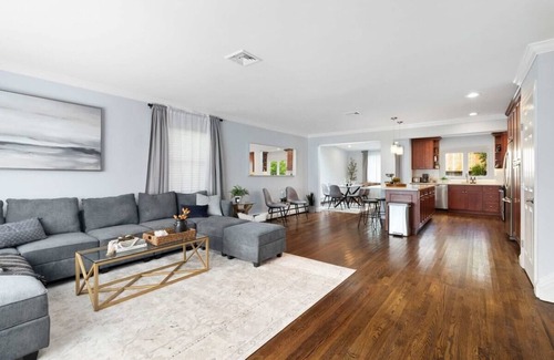Cove - East Side - Shippan House | Stylish Beach Home near Stamford Downtown/Beach