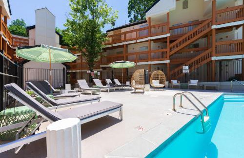 Garden Hills Apartment | Stylish Buckhead Condo: Your Urban Getaway in Atlanta