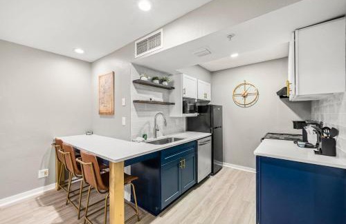 Garden Hills Apartment | Stylish Buckhead Condo: Your Urban Getaway in Atlanta