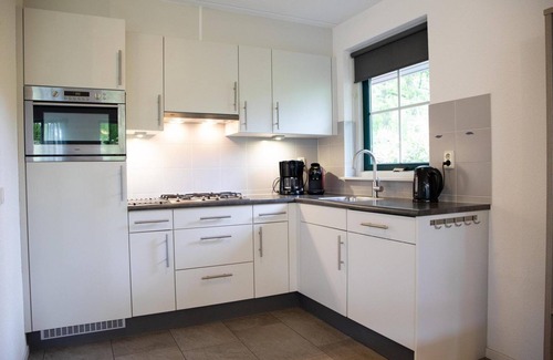 Hooghalen House | Stylish bungalow with open kitchen, spacious terrace, 3 bedrooms and 2 luxurious bathrooms.