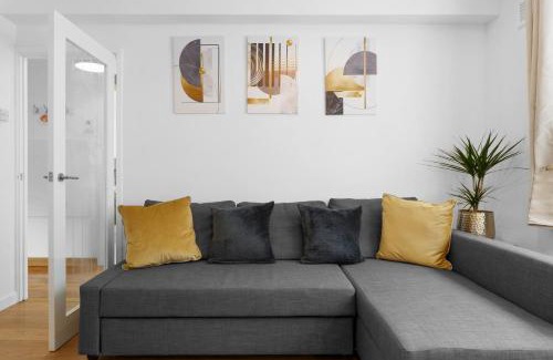 Canning Town South Apartment | Stylish Business Stay near ExCeL -1BR Apt