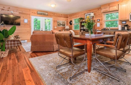 Burks Fork Cabin | Stylish Cabin near wineries & parkway