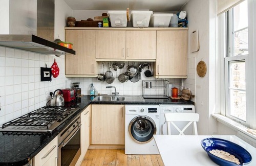 Riverside Apartment | Stylish Central London Flat Near Tower Bridge