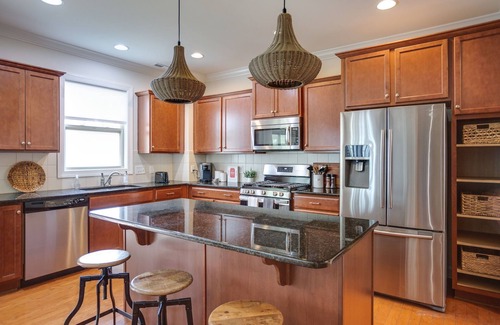 Cary House | Stylish & Centrally Located Home