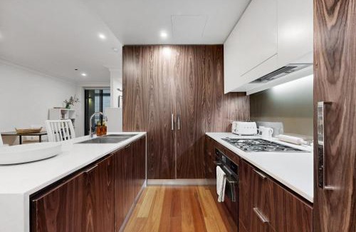 Rushcutters Bay Apartment | Stylish City Escape with Private Courtyard