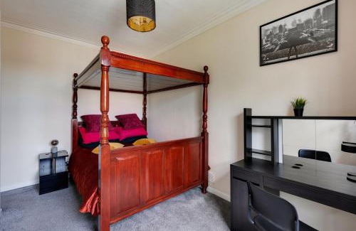 Cotham Apartment | Stylish Clifton Penthouse, Permit Parking x1, Nr Centre, Garden