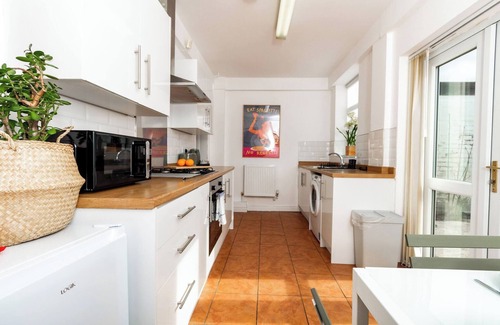 Wigan House | Stylish Comfort: 2BR Home in the heart of Wigan