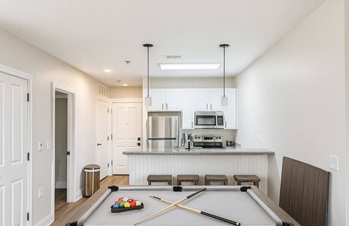 Glen Iris Apartment | Stylish Condo | 3 Bedroom + Pool Table