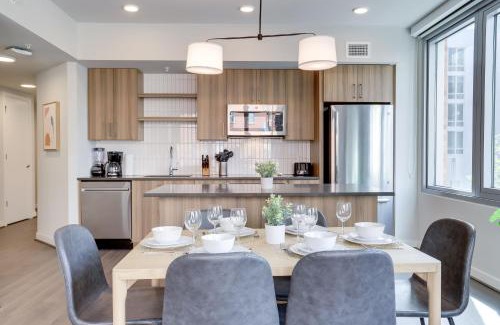 Clarendon Apartment | Stylish Condo at Clarendon with Rooftop Views