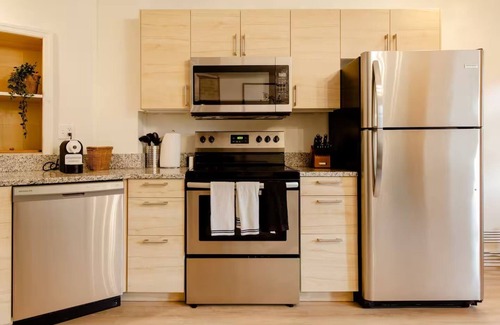 Cardozo Condo | Stylish Condo w/Patio in Historic U St Rowhouse