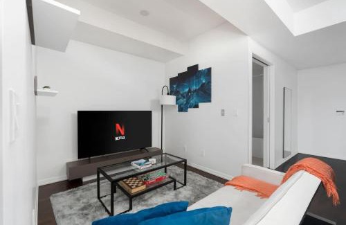 Bathurst Quay Apartment | Stylish Condo with Private Patio in Fortyork