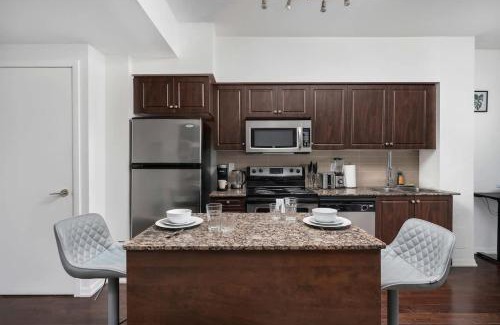 Bathurst Quay Apartment | Stylish Condo with Private Patio in Fortyork