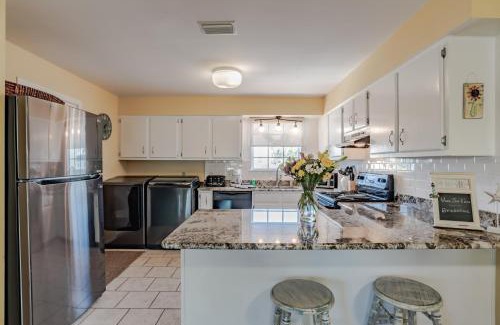 Dauphin Island House | Stylish Condo with a view of the water