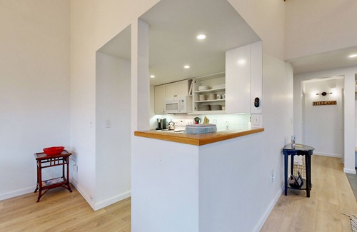 Warren Condo | Stylish condo with WFH loft, steps to shuttle, Bridges Resort pools & hot tubs