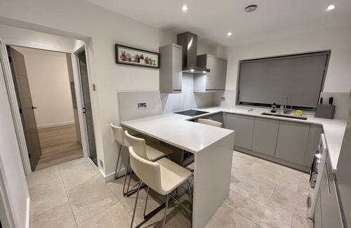 Shortlands Condo | Stylish Contemporary Apartment