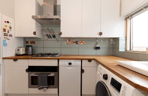Mapesbury Apartment | Stylish & Cosy Apartment -10 Mins to Central London