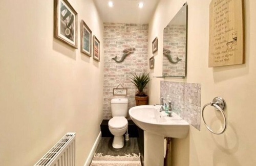 Newmilns Condo | Stylish cosy flat in the rural village of Newmilns