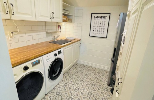 Bishopdale Cottage | Stylish cottage close 2 Airport