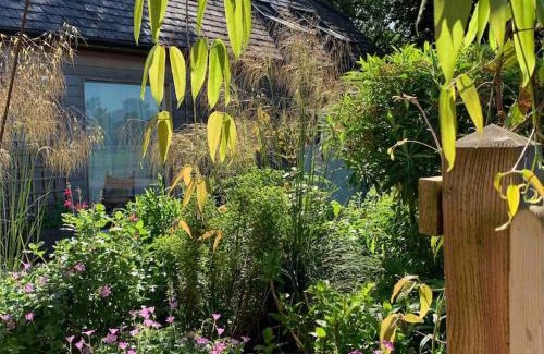 Alton Barnes House | Stylish Cottage in the Pewsey Vale