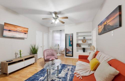 Gayborhood Apartment | Stylish Deluxe City Flat