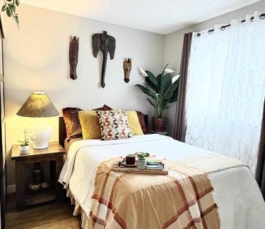 North Central Edmonton House | Stylish Downtown Condo near Rogers Place l Parking, Gym, Balcony & Kitchen