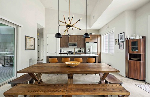 MLK House | Stylish East Austin Home | 2BR | BBQ | Close to DT