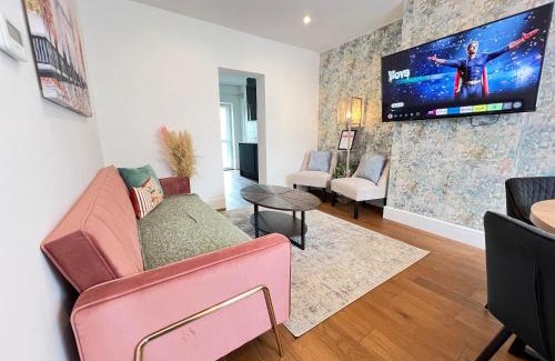 Charlton Apartment | Stylish & Elegant 2-BR Flat In Greenwich London