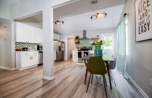 Hinesville House | Stylish Family Friendly Bungalow, Tvs, Royal Beds
