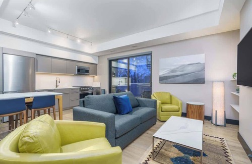 Berkeley Hotel | Stylish Flat on Tennyson St–Walk to Dining & More!