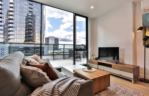 Box Hill Apartment | Stylish Getaway in Box Hill