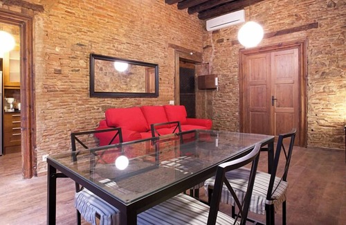 El Born House | Stylish gothic apartment in El Born