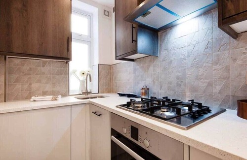 Notting Dale Apartment | Stylish Ground-Floor Retreat in Notting Hill