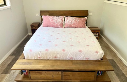 Everton Hills Apartment | Stylish Guest Suite in Everton Hills