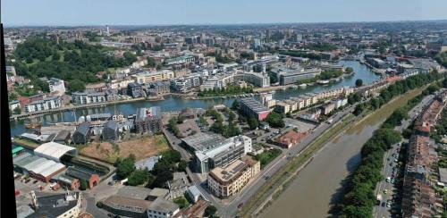 Bristol Floating Harbour Apartment | Stylish Harbourside Apartment