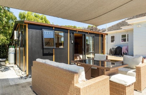 Carterton Bed & Breakfast | Stylish hideaway on High st Carterton
