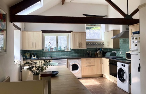Salcombe House | Stylish holiday barn by beaches and coast, above Salcombe estuary