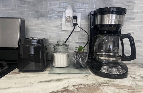 West Orange Apartment | STYLISH HOME 20 MINS AMERICAN DREAM MALL NYC EWR