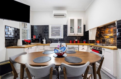 Ballarat House | Stylish Home 5min drive to Sovereign Hill & Lake