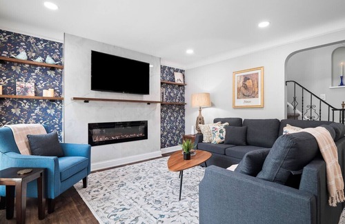 Cleveland Heights Apartment | Stylish Home|Game Room W/Wet Bar|Sleeps 9|Outdoor Space