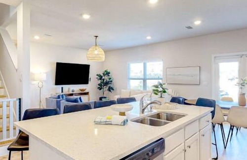 Port St. Joe House | Stylish Home-Private Heated Pool-HotTub, Walk to Beach, Bikes,EV Charger & More!