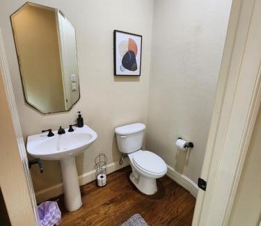 Woodlake - Briar Meadow House | Stylish Home Private Pool, King Bed & Garage