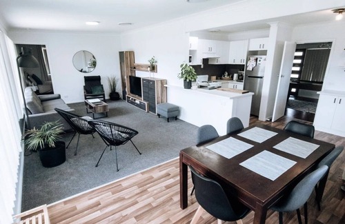 Singleton House | Stylish home with amazing entertainment area