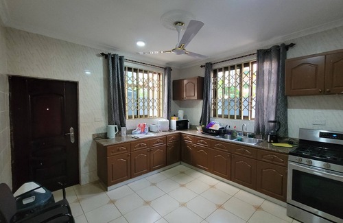 Prampram House | Stylish House with Generator - Tema