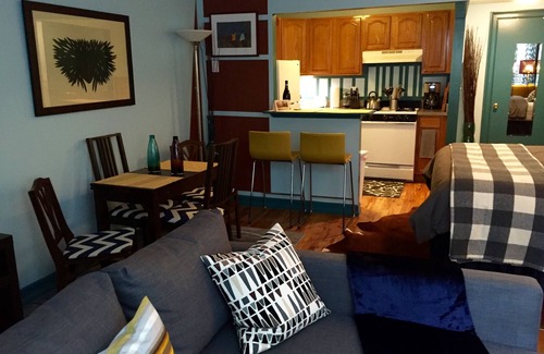 East Harlem Apartment | Stylish, Inviting Garden Brownstone Studio, Close to Subway!