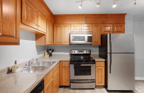 Crabtree Apartment | Stylish King 2BR Suite—in Crabtree Valley Raleigh!